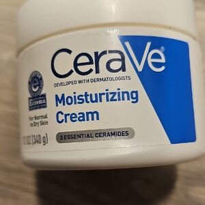 CeraVe Moisturizing Cream - White and Blue